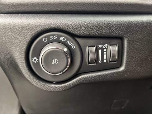 Used 2025 Chrysler Pacifica Select FWD image 59