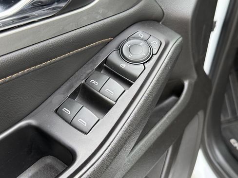 Used 2019 Chevrolet Traverse LT image 18