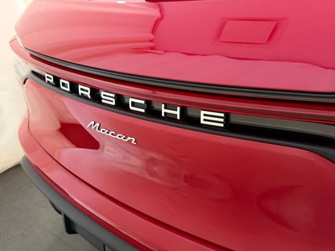 Certified 2026 Porsche Macan AWD/4WD image 26