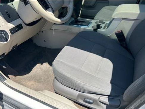 Used 2010 Ford Escape XLT FWD image 7