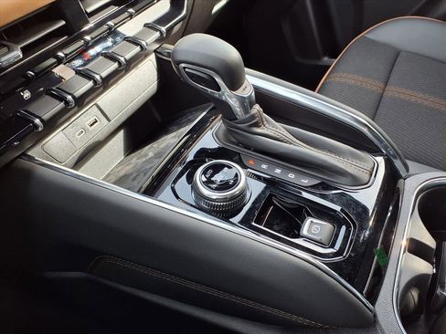 Used 2025 GMC Canyon AT4 image 11