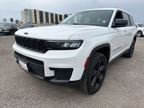 Used 2023 Jeep Grand Cherokee L Laredo image 4
