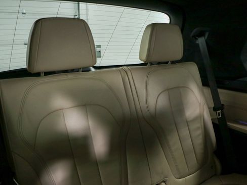 Used 2022 BMW X7 xDrive40i w/ Cold Weather Package image 30