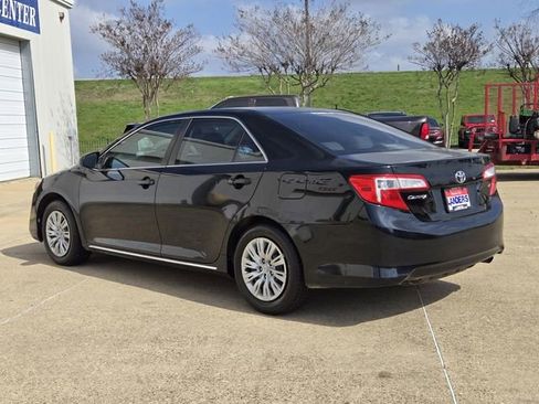 Used 2012 Toyota Camry LE image 6