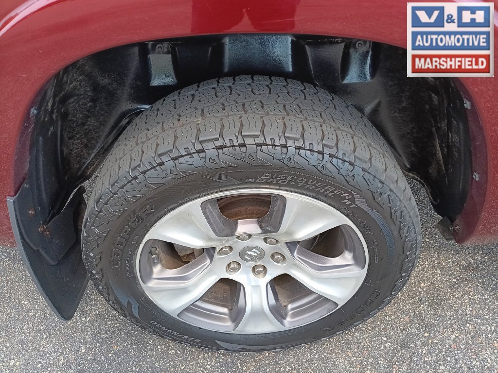 Used 2020 RAM 1500 Laramie w/ Sport Appearance Package AWD/4WD image 34