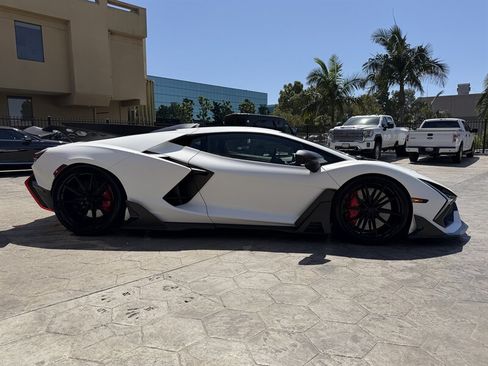 Used 2026 Lamborghini Revuelto AWD/4WD image 5