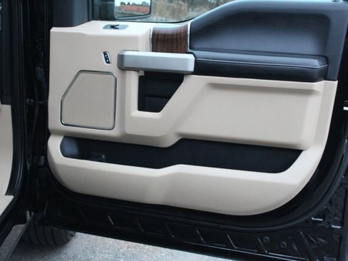 Used 2017 Ford F150 Lariat w/ Trailer Tow Package image 18