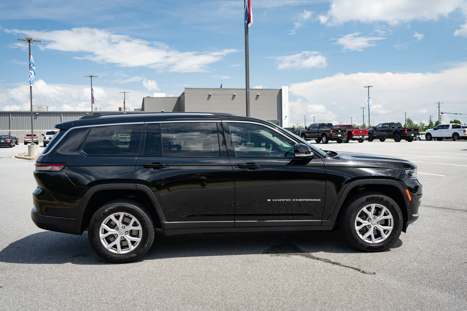 Used 2021 Jeep Grand Cherokee L Limited AWD/4WD image 11