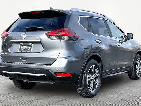 Used 2019 Nissan Rogue SV w/ Premium Package FWD image 2