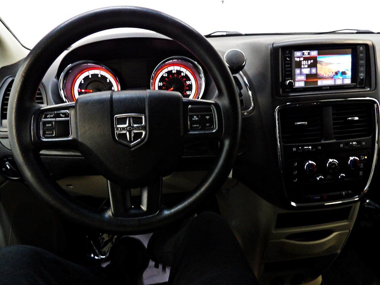 Used 2019 Dodge Grand Caravan SE w/ UConnect Hands-Free Group FWD image 16