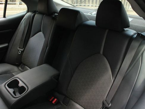 Used 2018 Toyota Camry XSE w/ Driver Assist Package FWD image 16
