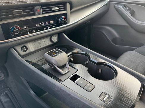 Certified 2025 Nissan Rogue SV image 21