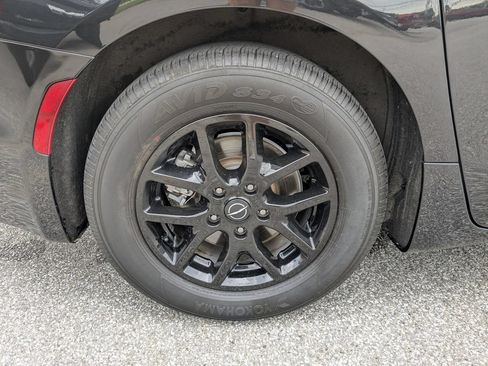 Used 2023 Chrysler Pacifica Touring-L FWD image 20