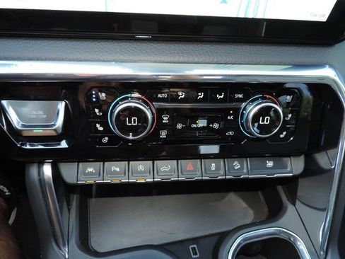 Used 2024 GMC Sierra 1500 Denali w/ Technology Package AWD/4WD image 28