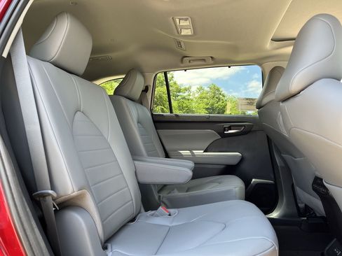 New 2026 Toyota Highlander XLE AWD/4WD image 25