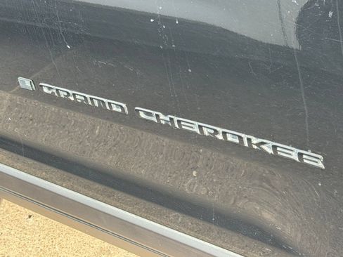 Used 2023 Jeep Grand Cherokee L Laredo RWD image 2