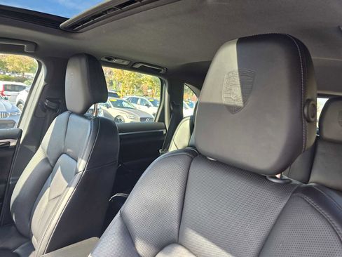 Used 2018 Porsche Cayenne Platinum Edition image 26