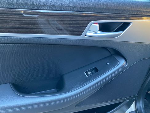 Used 2015 Hyundai Genesis 3.8 image 34