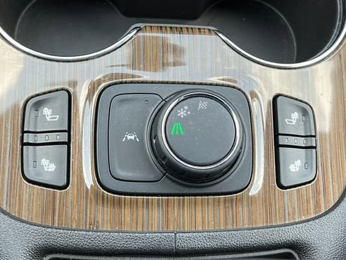 Used 2023 GMC Acadia SLE w/ Driver Convenience Package FWD image 31