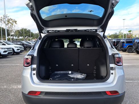 New 2026 Jeep Compass Latitude image 5