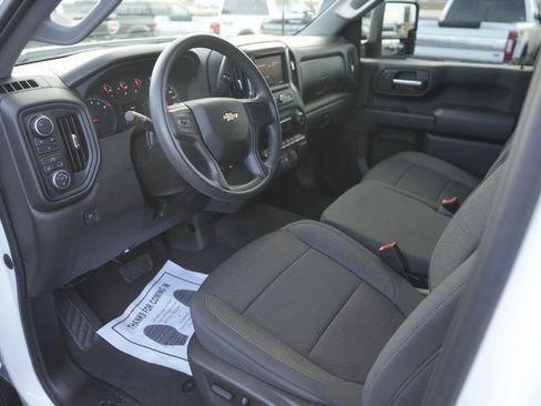 Used 2023 Chevrolet Silverado 2500 Custom w/ Custom Value Package image 8