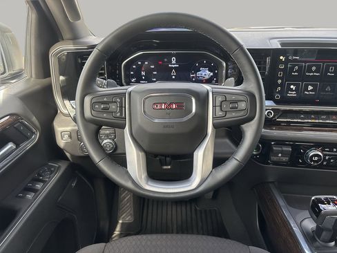 Used 2025 GMC Sierra 1500 Elevation w/ Preferred Package image 8
