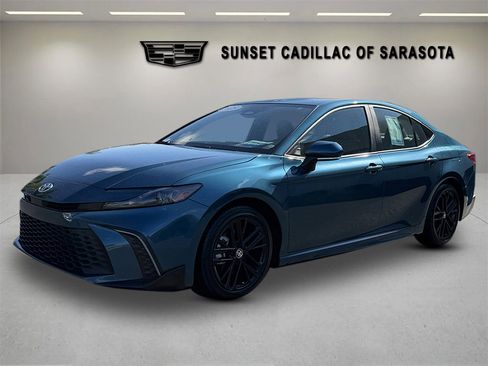 Used 2025 Toyota Camry SE image 7