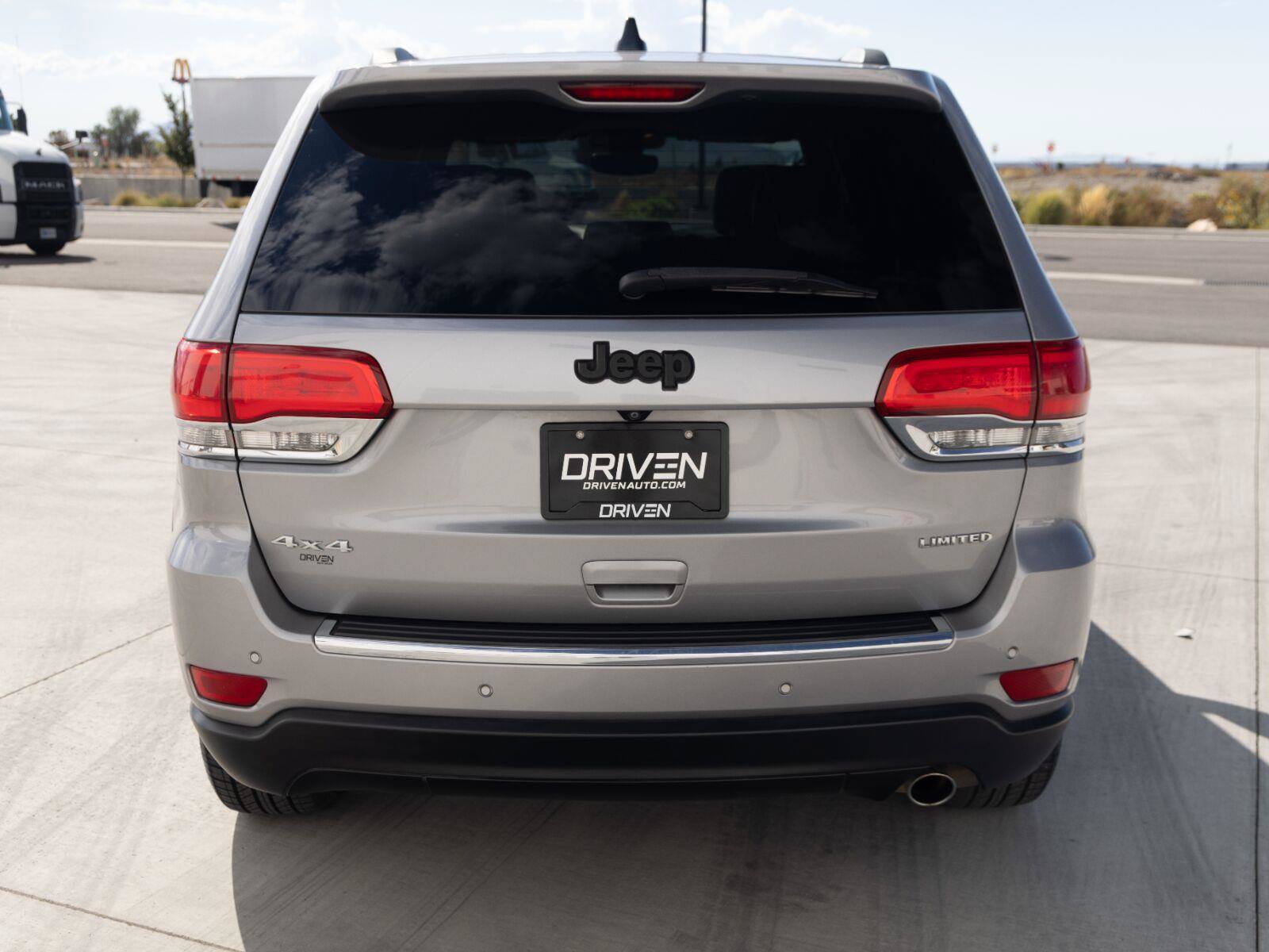 Used 2018 Jeep Grand Cherokee Limited w/ Luxury Group II AWD/4WD image 8