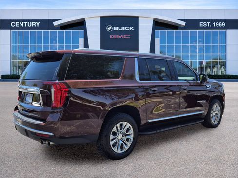 Used 2023 GMC Yukon XL Denali AWD/4WD image 4