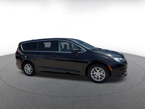 Used 2024 Chrysler Voyager LX FWD image 2