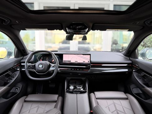 Used 2024 BMW 530i w/ Premium Package RWD image 2