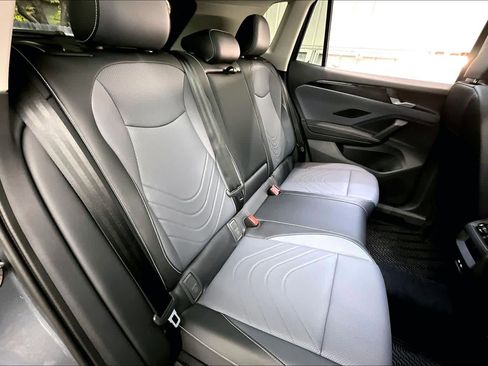 New 2026 Volkswagen Tiguan SE image 27