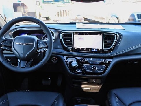 New 2026 Chrysler Pacifica Select w/ S Appearance Package image 15