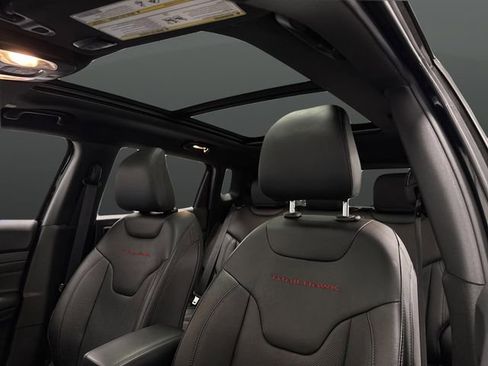 Used 2024 Jeep Compass Trailhawk w/ Trailhawk Elite Group image 7