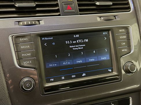 Used 2017 Volkswagen Golf S image 21