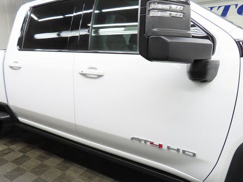 Used 2026 GMC Sierra 2500 AT4 image 37