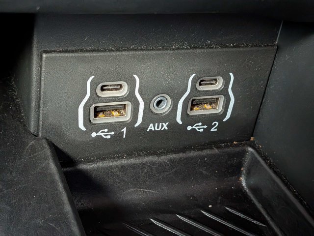 Used 2025 Chrysler Pacifica Limited FWD image 25