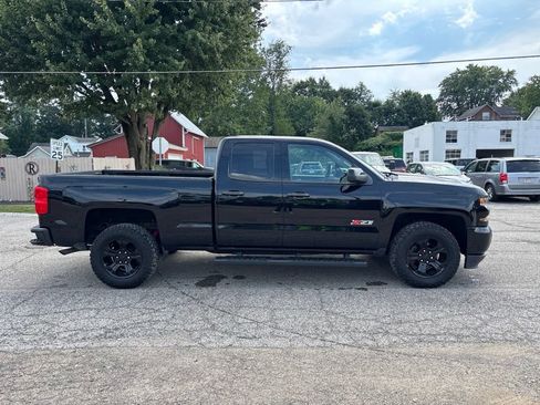 Used 2017 Chevrolet Silverado 1500 LT w/ Midnight Edition AWD/4WD image 6