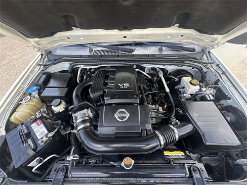 Used 2016 Nissan Frontier SV image 28