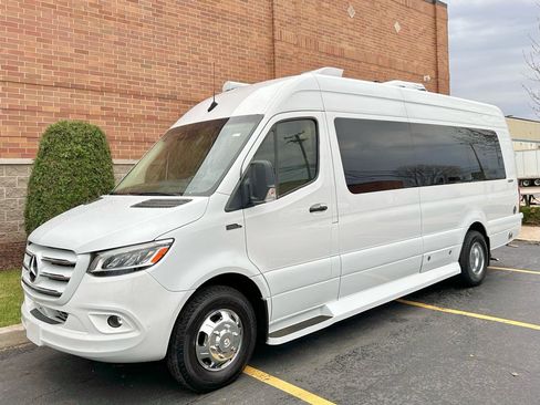 Used 2020 Mercedes-Benz Sprinter 3500 w/ Windows All Around Package image 2