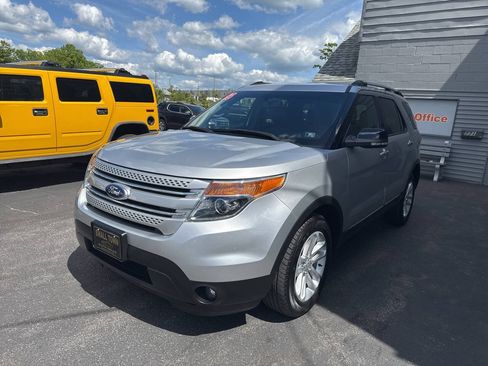 Used 2013 Ford Explorer XLT AWD/4WD image 3