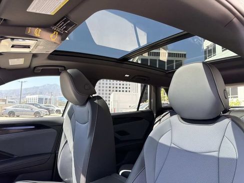 New 2026 Volkswagen Tiguan SE R-Line FWD image 18