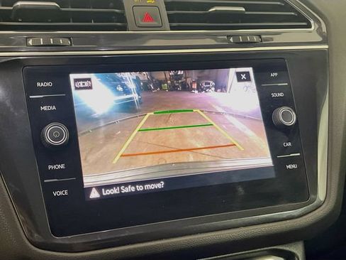 Used 2023 Volkswagen Tiguan SE FWD image 11