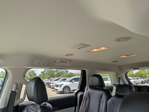 Certified 2024 Kia Carnival LX FWD image 22