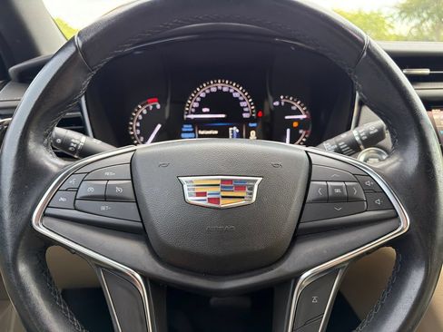 Used 2019 Cadillac XT5 FWD image 10