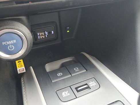 Used 2021 Toyota Venza LE w/ Carpet Mat Package (TMS) AWD/4WD image 14