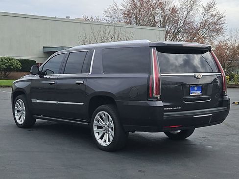 Used 2018 Cadillac Escalade ESV Premium Luxury image 4