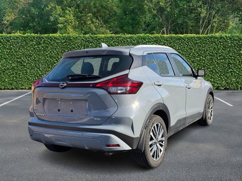Used 2023 Nissan Kicks SV image 3
