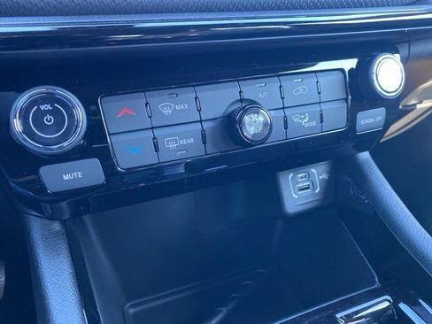 New 2026 Jeep Compass Latitude image 42