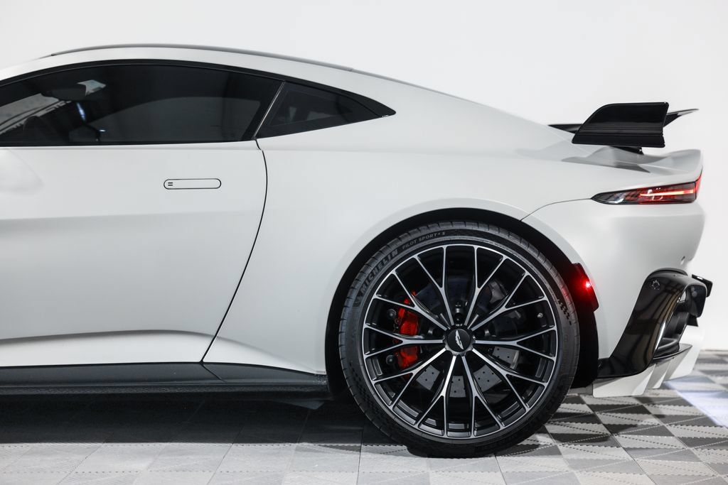 Used 2023 Aston Martin V8 Vantage Coupe RWD image 17